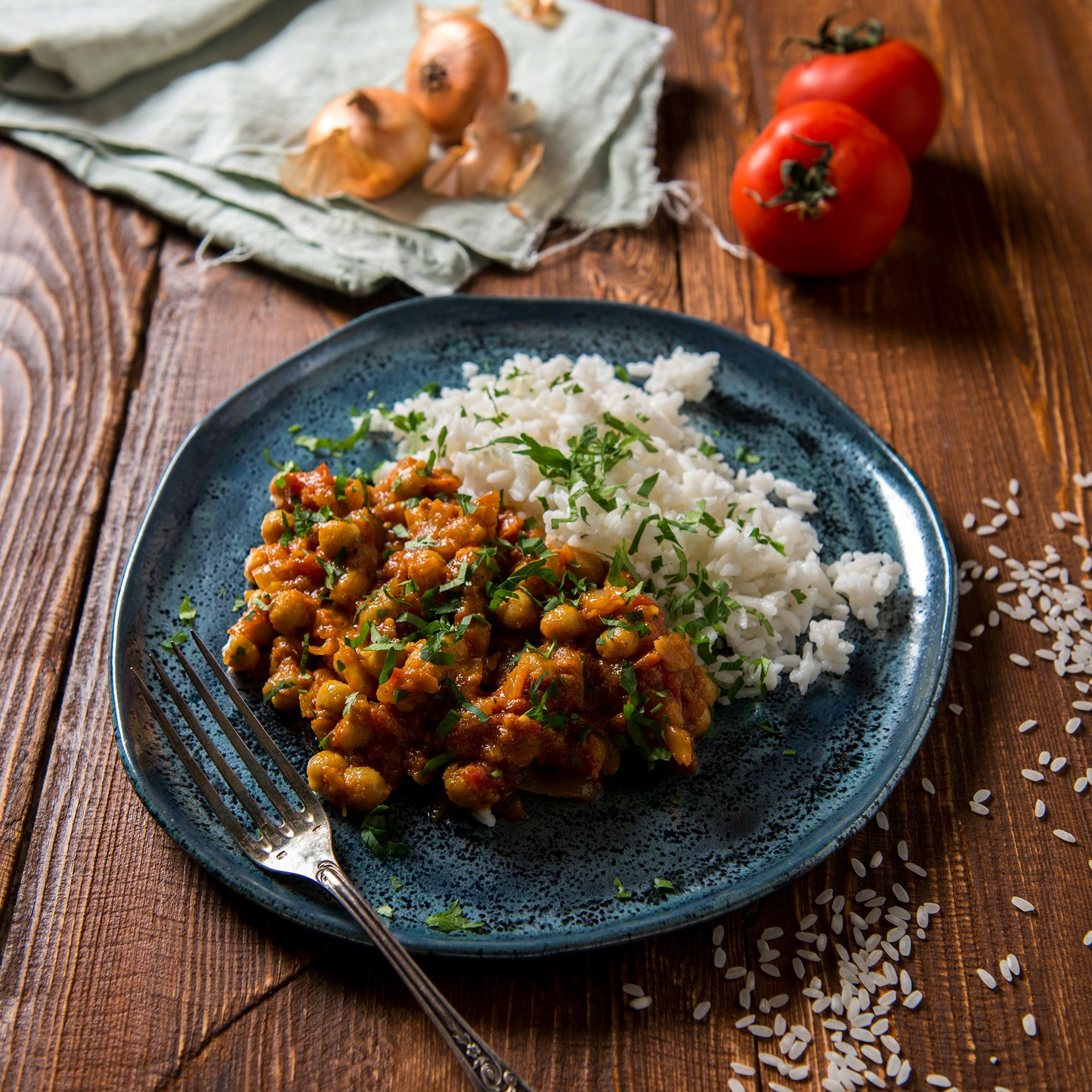 A plate of oil-free chana masala with rice
