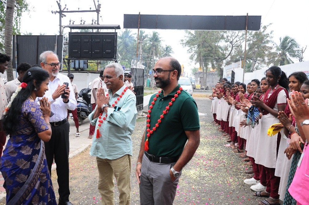 Students lining the road to welcome the visitors to Roofs for the Roofless in Chennai