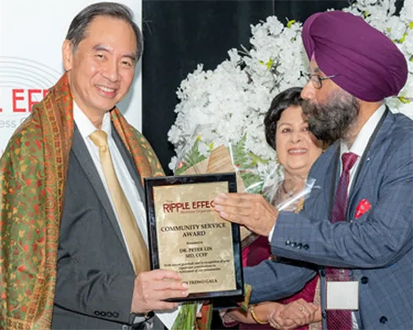 Dr. Peter Lin receiving the Community Service Award